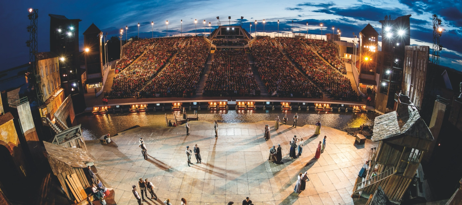 Blick auf die Tribüne der Seefestspiele Mörbisch